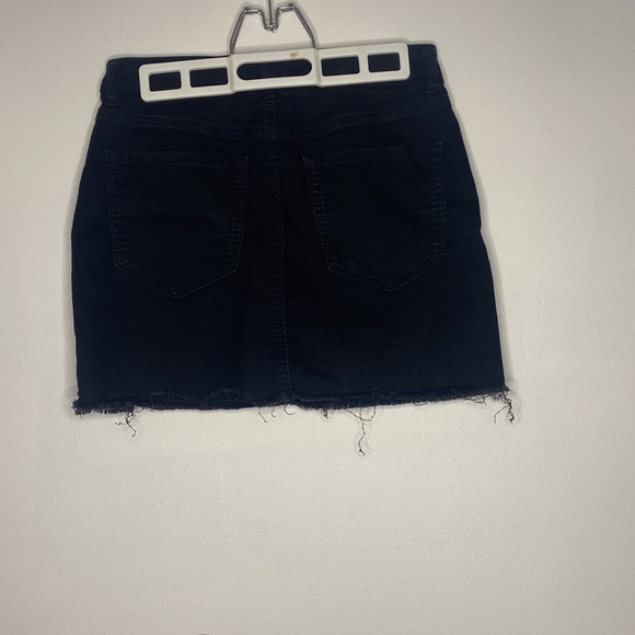 Black Garage Skirt - Picture 2 of 3